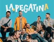 Un grupo de personas sentadas
Descripción generada automáticamente con confianza media