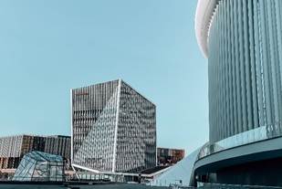 Una torre de un edificio
Descripción generada automáticamente con confianza media